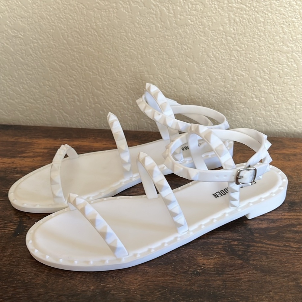 🆕 Steve Madden white studded jelly travel sandal